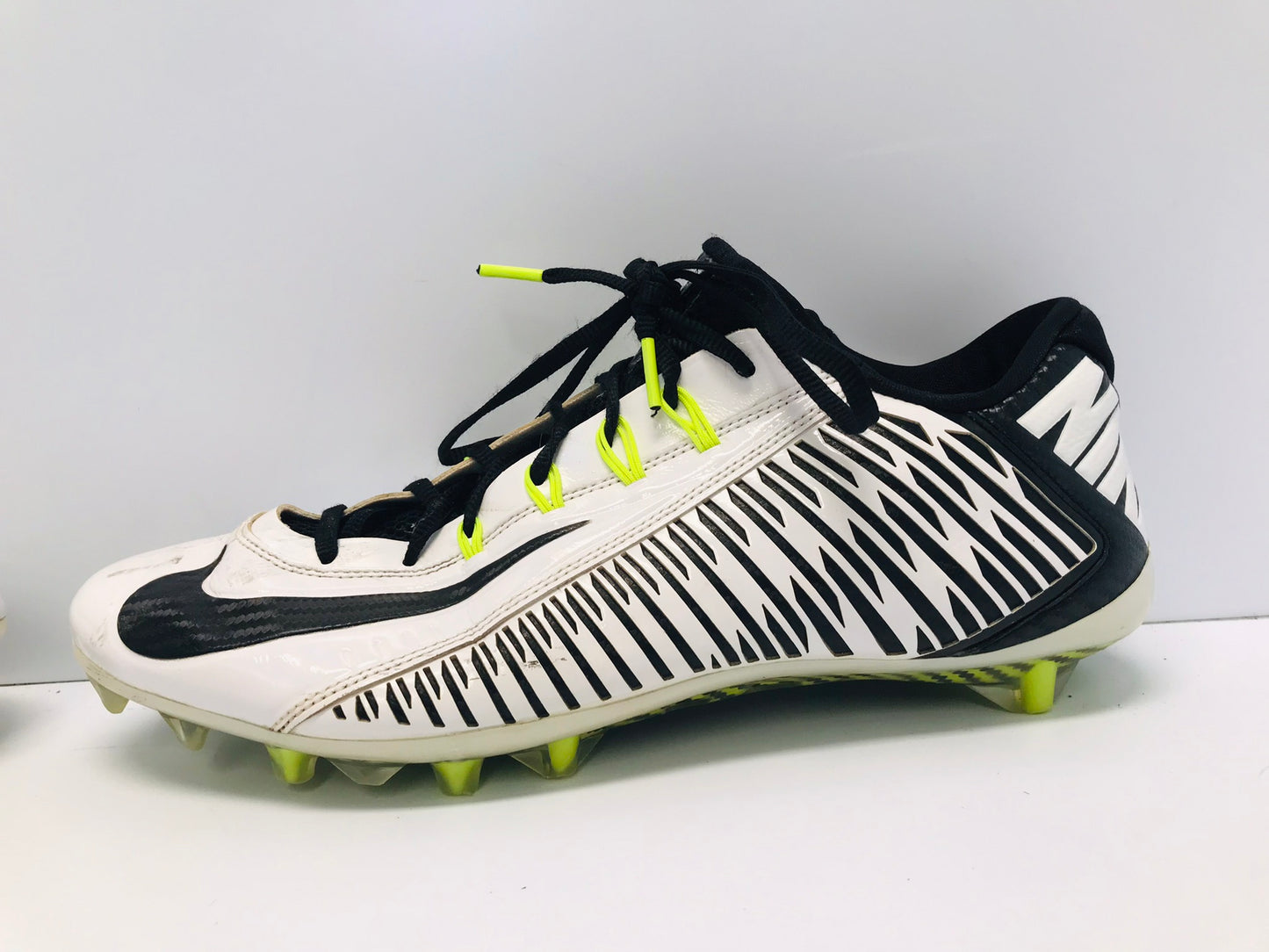Soccer Shoes Cleats Men's Size 12 Nike FlyWire Black White Lime Excellent Quality