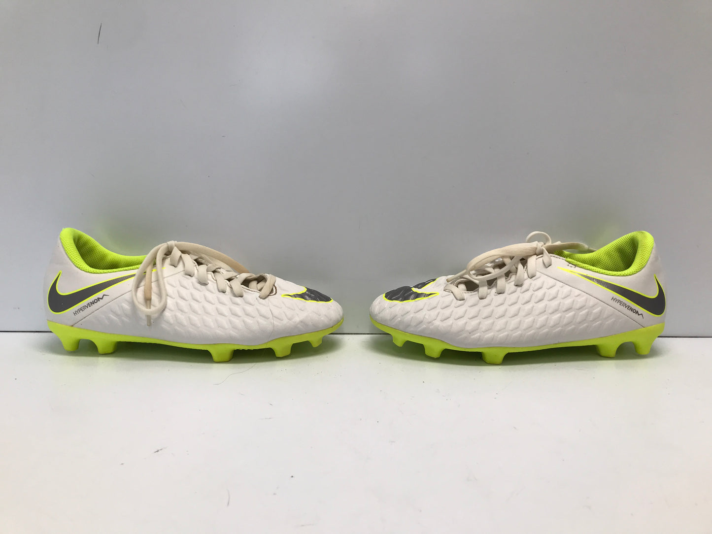 Soccer Shoes Cleats Men's Size 6 Nike Hypervenom White Lime Grey