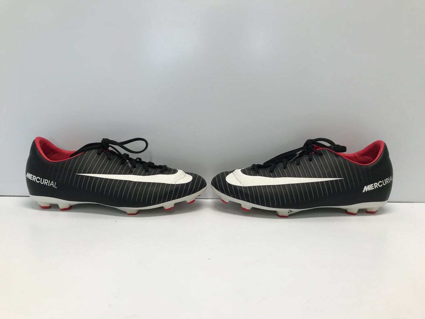 Soccer Shoes Cleats Men's Size 6 Nike Mercurial Red Black