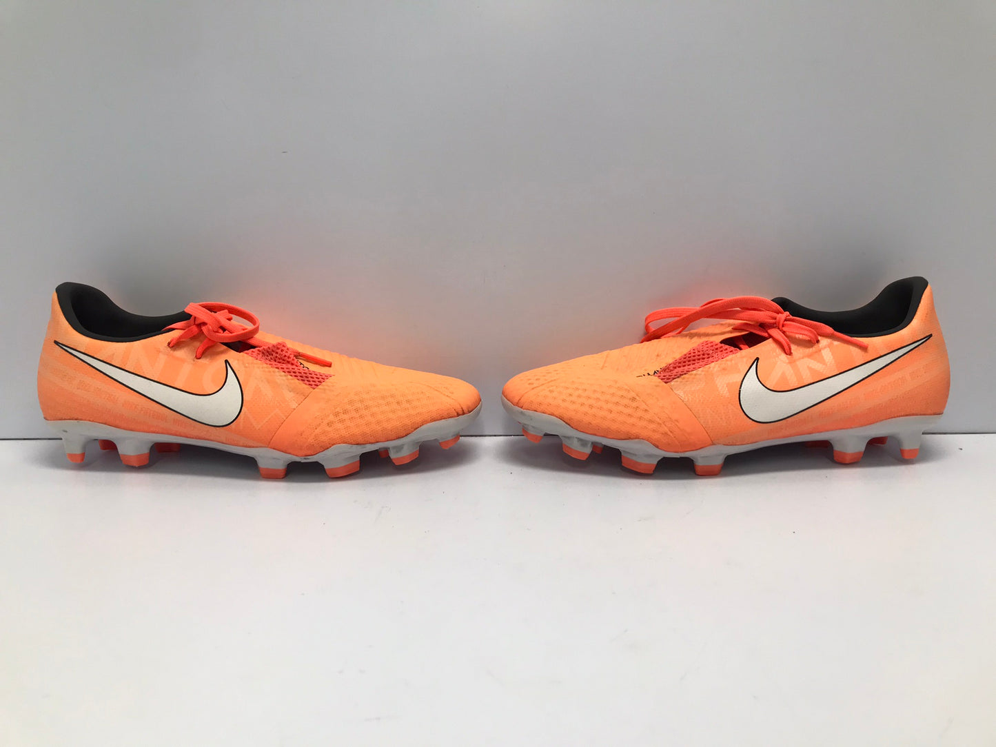 Soccer Shoes Cleats Men's Size 7.5 Nike Phantom Peach Excellent Quality