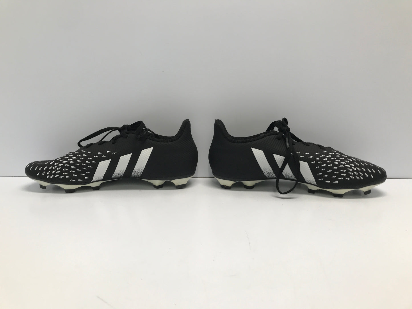 Soccer Shoes Cleats Men's Size 7 Adidas Preditor Rain Drops Black White Like New