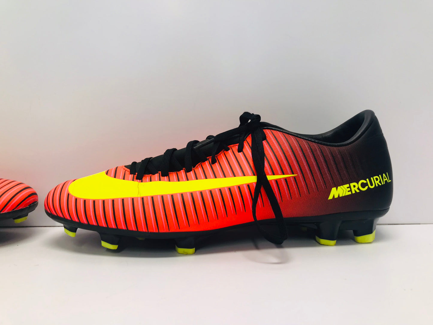 Soccer Shoes Cleats Men's Size 7 Nike Mercurial Red Black Lime Excellent