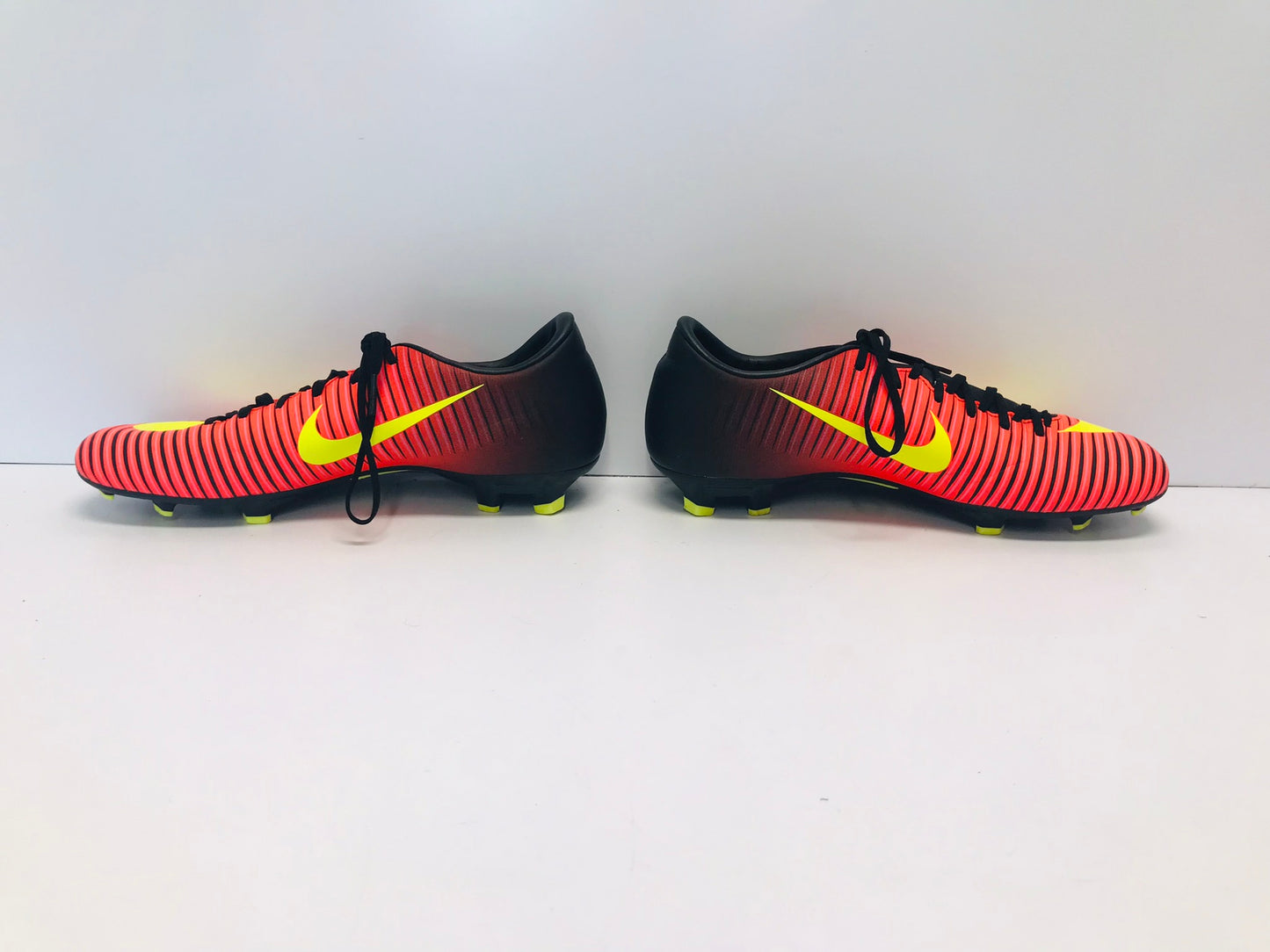 Soccer Shoes Cleats Men's Size 7 Nike Mercurial Red Black Lime Excellent