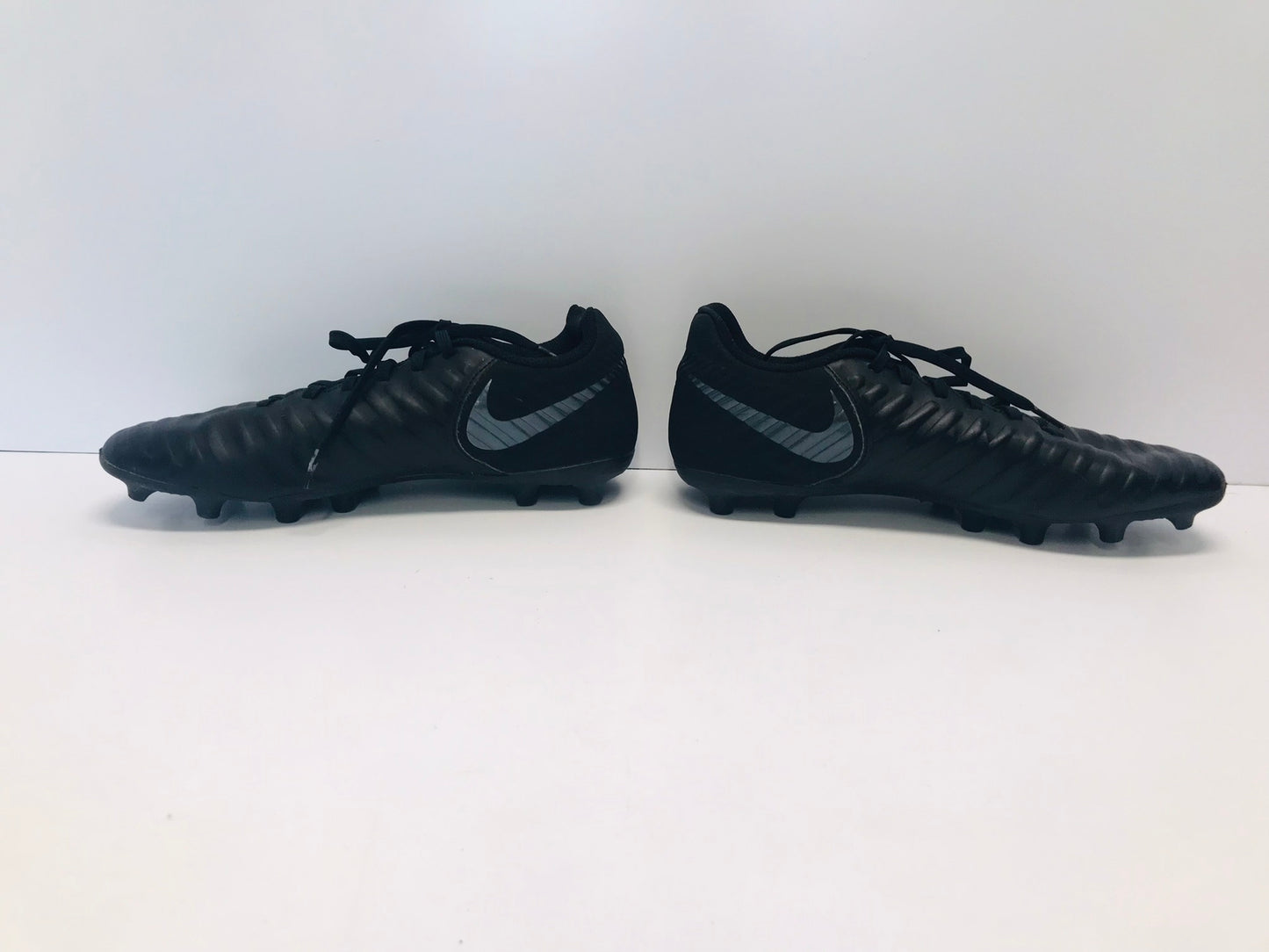 Soccer Shoes Cleats Men's Size 8 Nike Black Like New