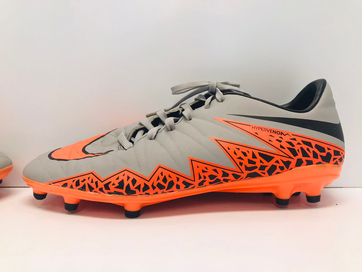 Soccer Shoes Cleats Men's Size 9 Nike Hypervenom Grey and Tangerine Like New