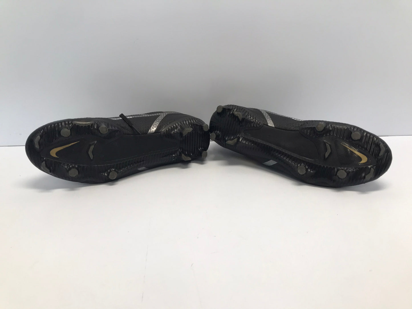 Soccer Shoes Cleats men's Size 8 Nike Phantom Black Silver Gold Excellent