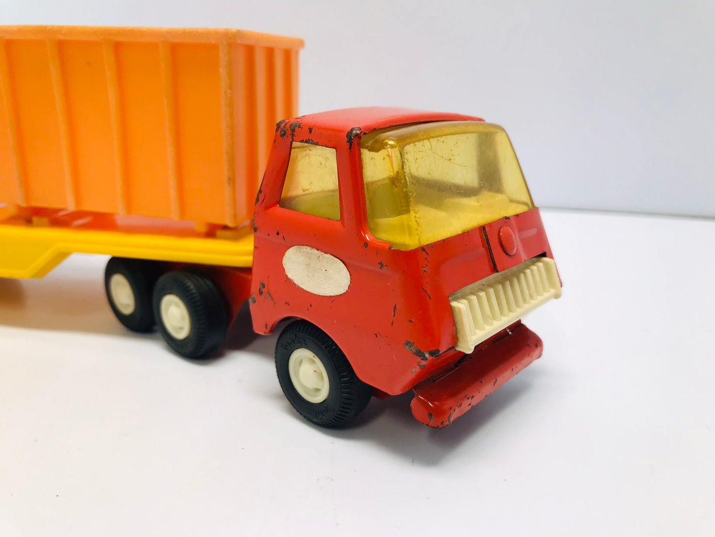 Vintage 1970's 10 Inch Tonka Metal Plastic Semi Truck With Trailer, Boxes Red Yellow Orange