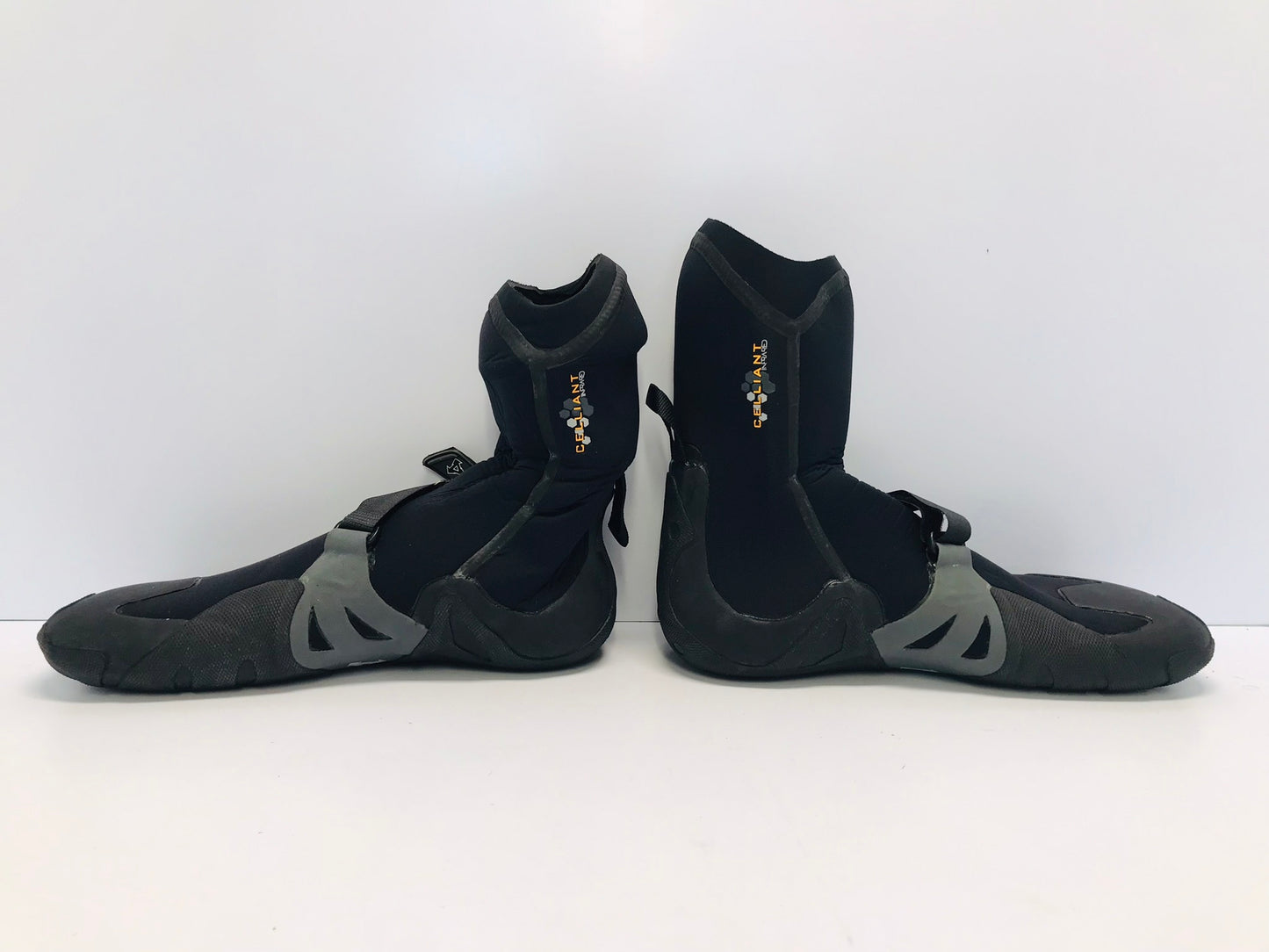 Wetsuit Booties Men's Size 13 Xcel Drylock Celliant 7 mm Black As New