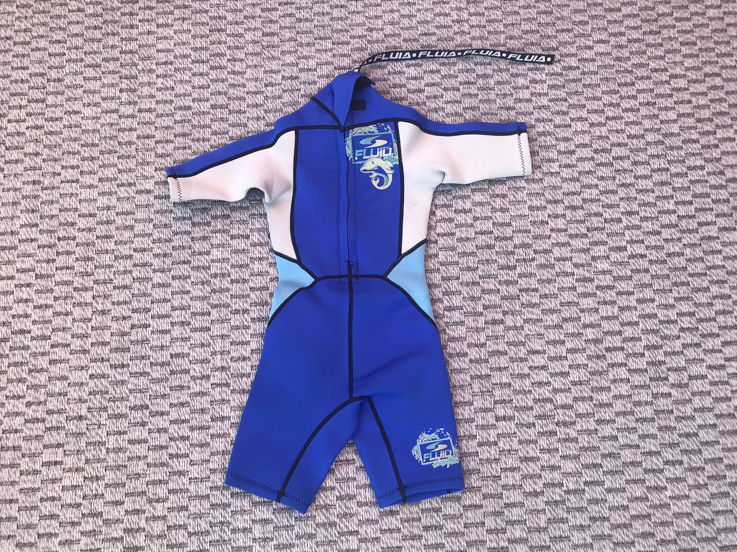 Wetsuit Child Size 4 Fluid 2-3 mm Neoprene Blue White Black Like New