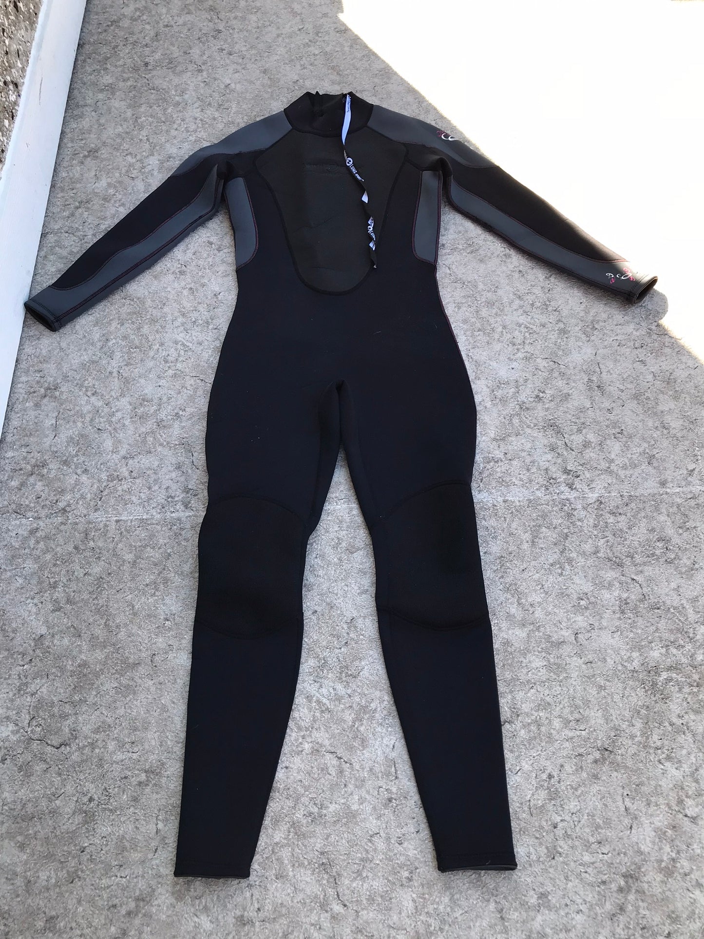 Wetsuit Ladies Size 13-14 Full 3 mm Neoprene Aqua Lung Surf, Kayak, PaddleBoard Black Fushia Like New