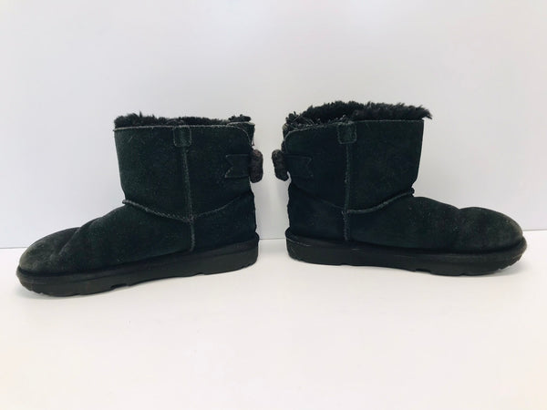 Winter Boots Child Size 1 Uggs Black Suade