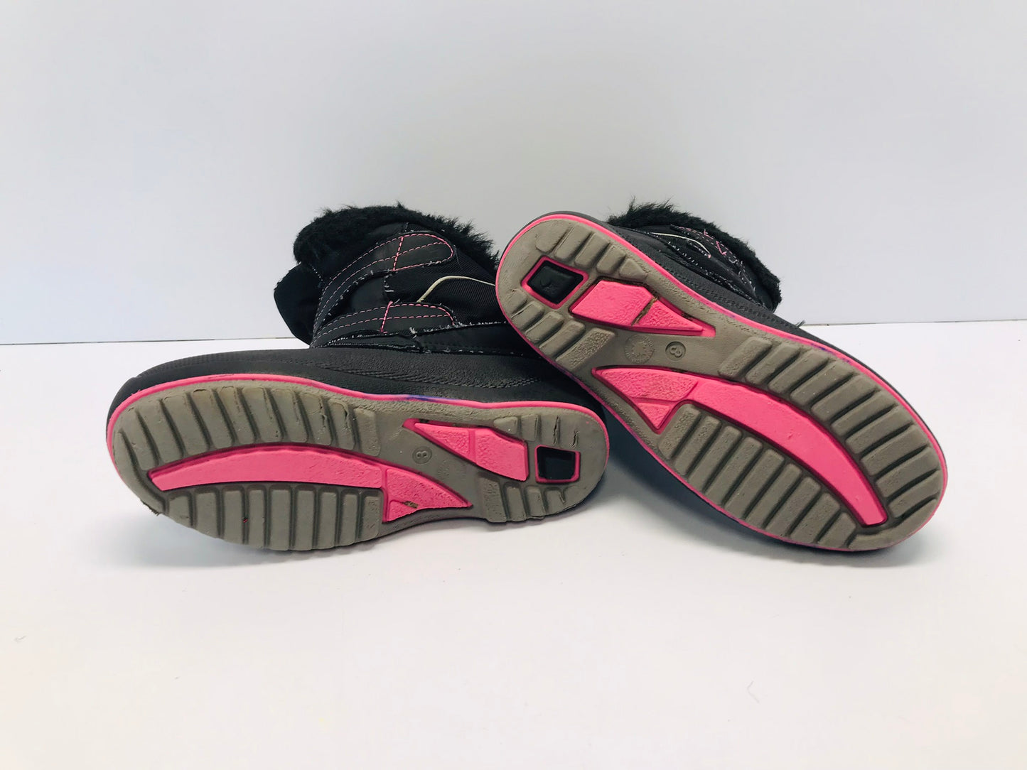 Winter Boots Child Size 3 Maple Leaf Black Pink