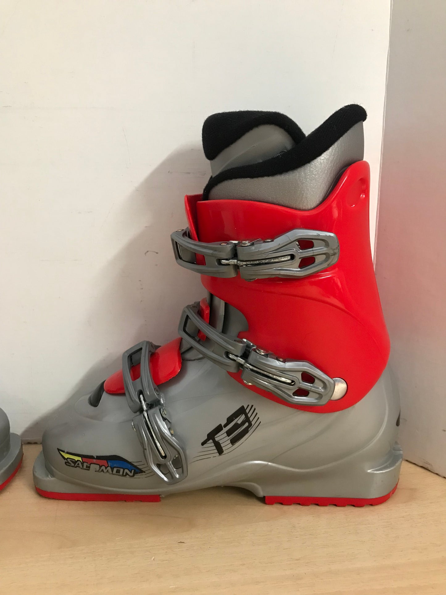 Ski Boots Mondo Size 24.5 Men's Shoe Size 7 Ladies Size 8 Mondo 285 mm Salomon Grey Red Excellent Fantastic Quality