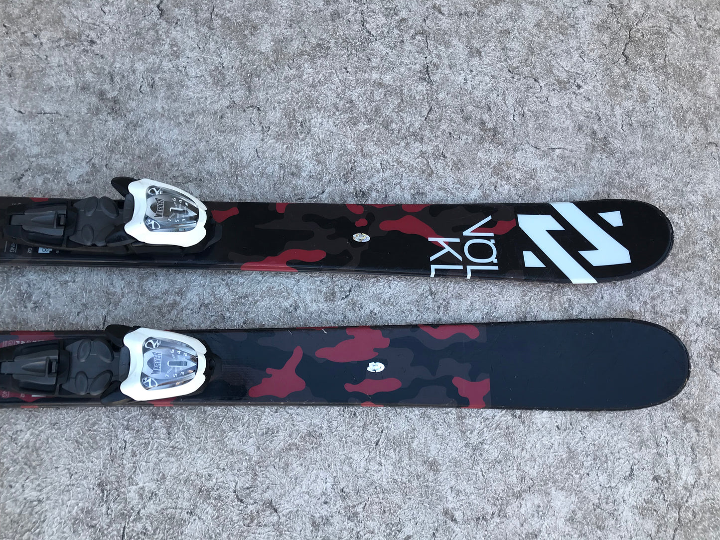 Ski 138 Volki Twin Tip Free Ride Parabolic Black White Red With Bindings