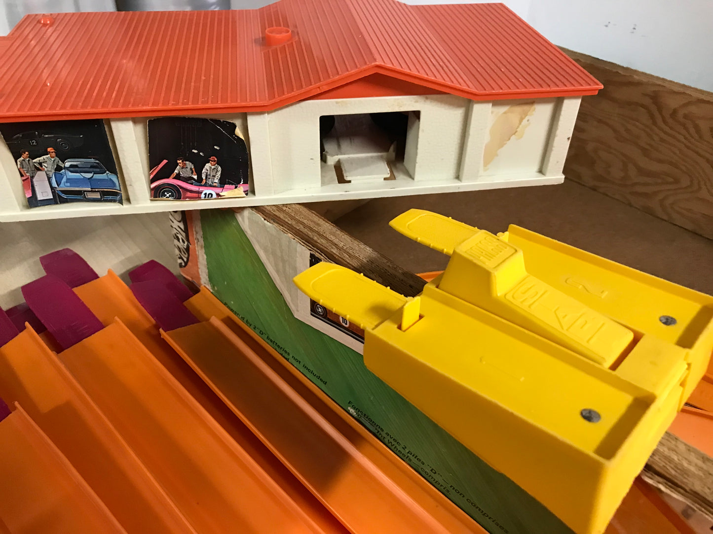 1969 Mattel Hot wheels Super Charger Sizzlers Race Set With Original Wood Box All Original Parts RARE