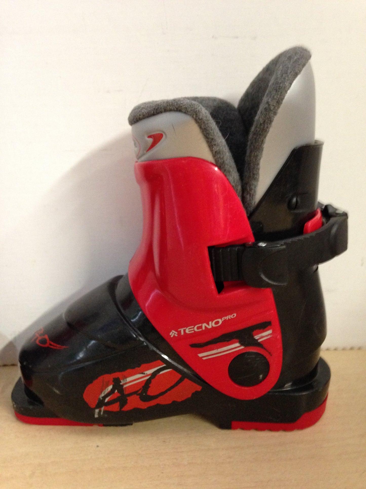 Ski Boots Mondo Size 19.5 Child Shoe Size 10 Mondo  Tecno Pro Black Red