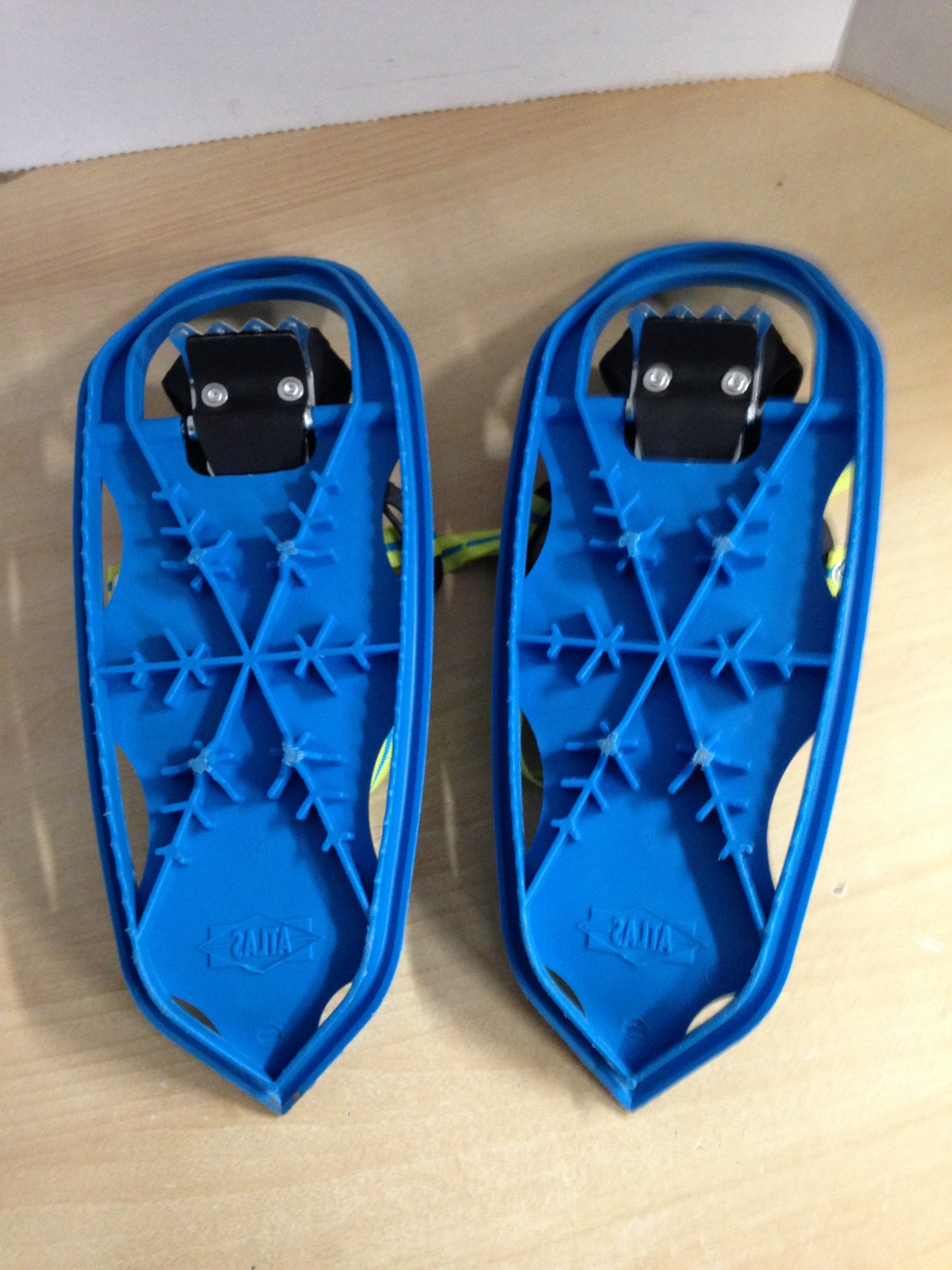 Snowshoes Child Youth Size 17" 30-80 Lb Lil Sprout Blue Lime Excellent