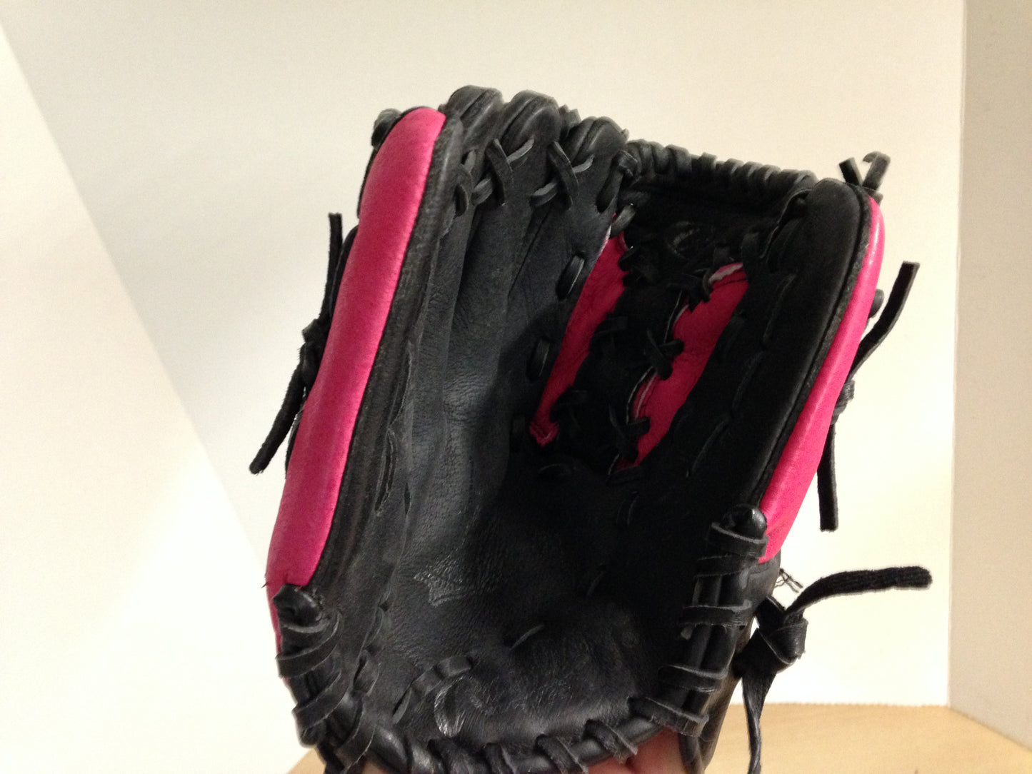 Baseball Glove Adult Size 11 inch Rawlings Black Pink Leather Fits on RIGHT Hand