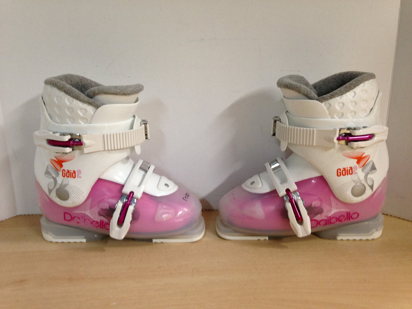 Ski Boots Mondo Size 20.5 Child Shoe Size 2.5 Mondo 250 mm Dalbello Pink White Fantastic Quality