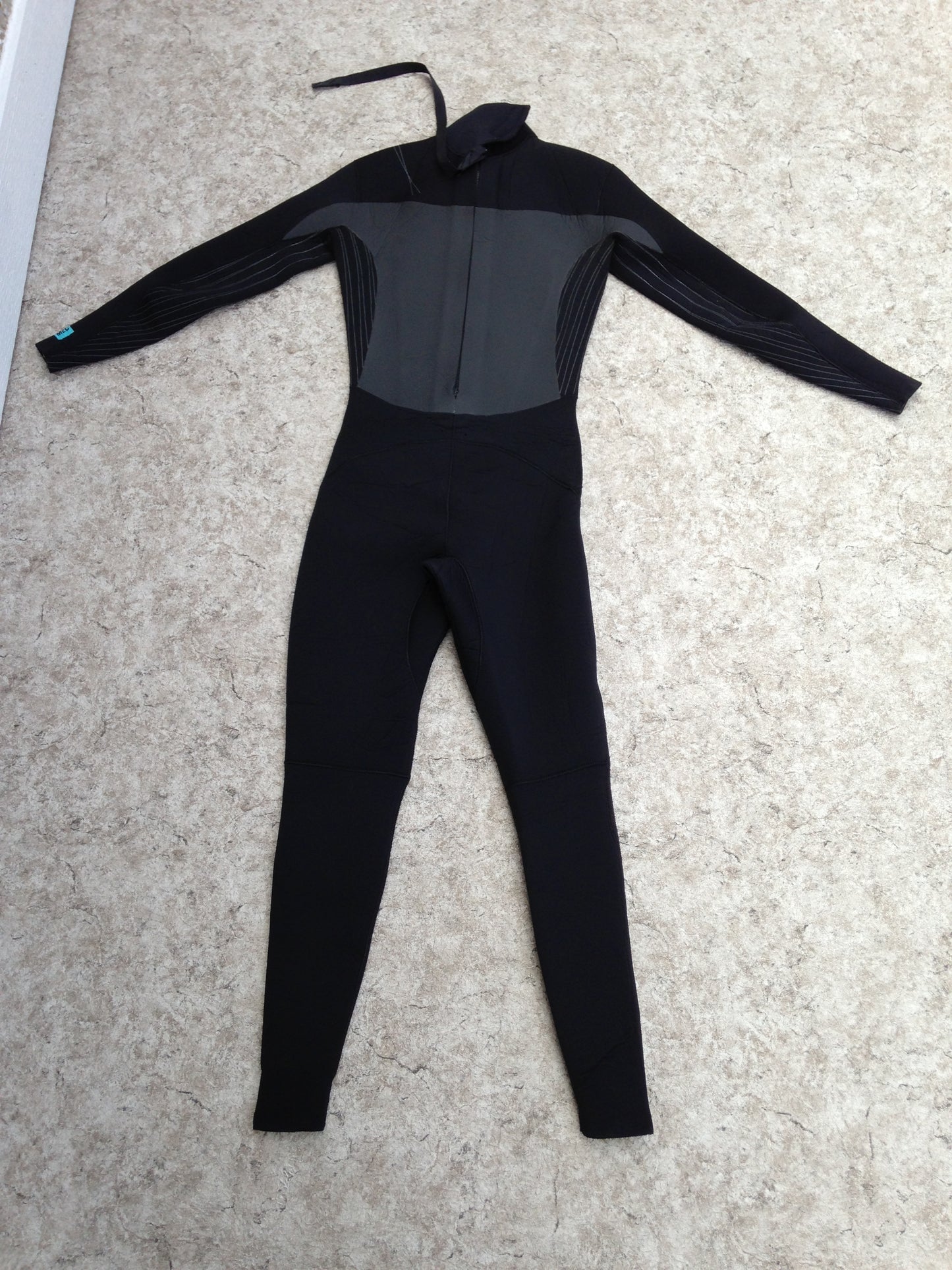 Wetsuit Ladies Size 4 MEC 1 Pc Full 4-3 mm Black Teal Surf
