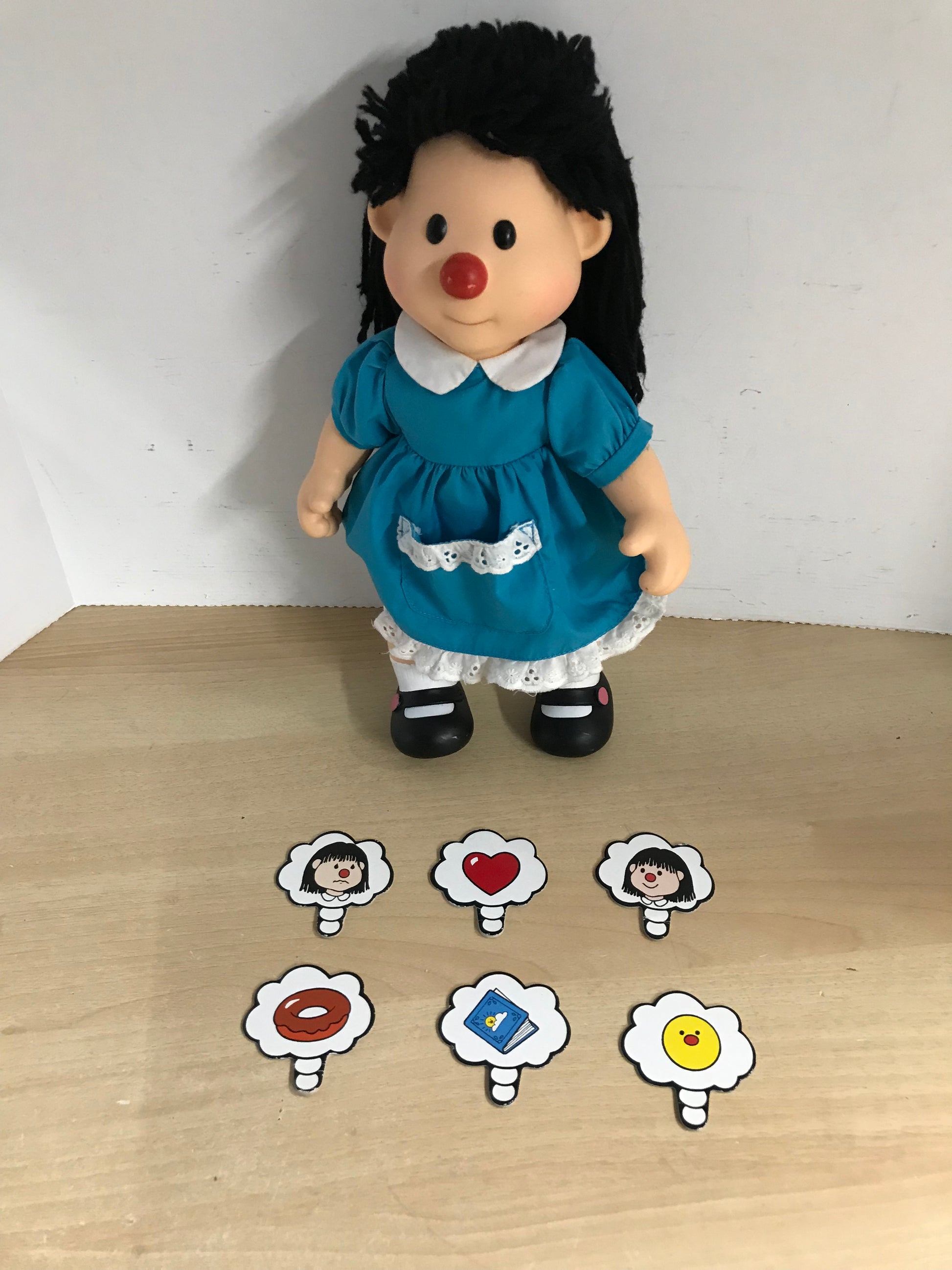 1996 Vintage MOLLY DOLL PLAYMATES BIG COMFY COUCH 14 IN VINYL With All THOUGHT BUBBLES RARE