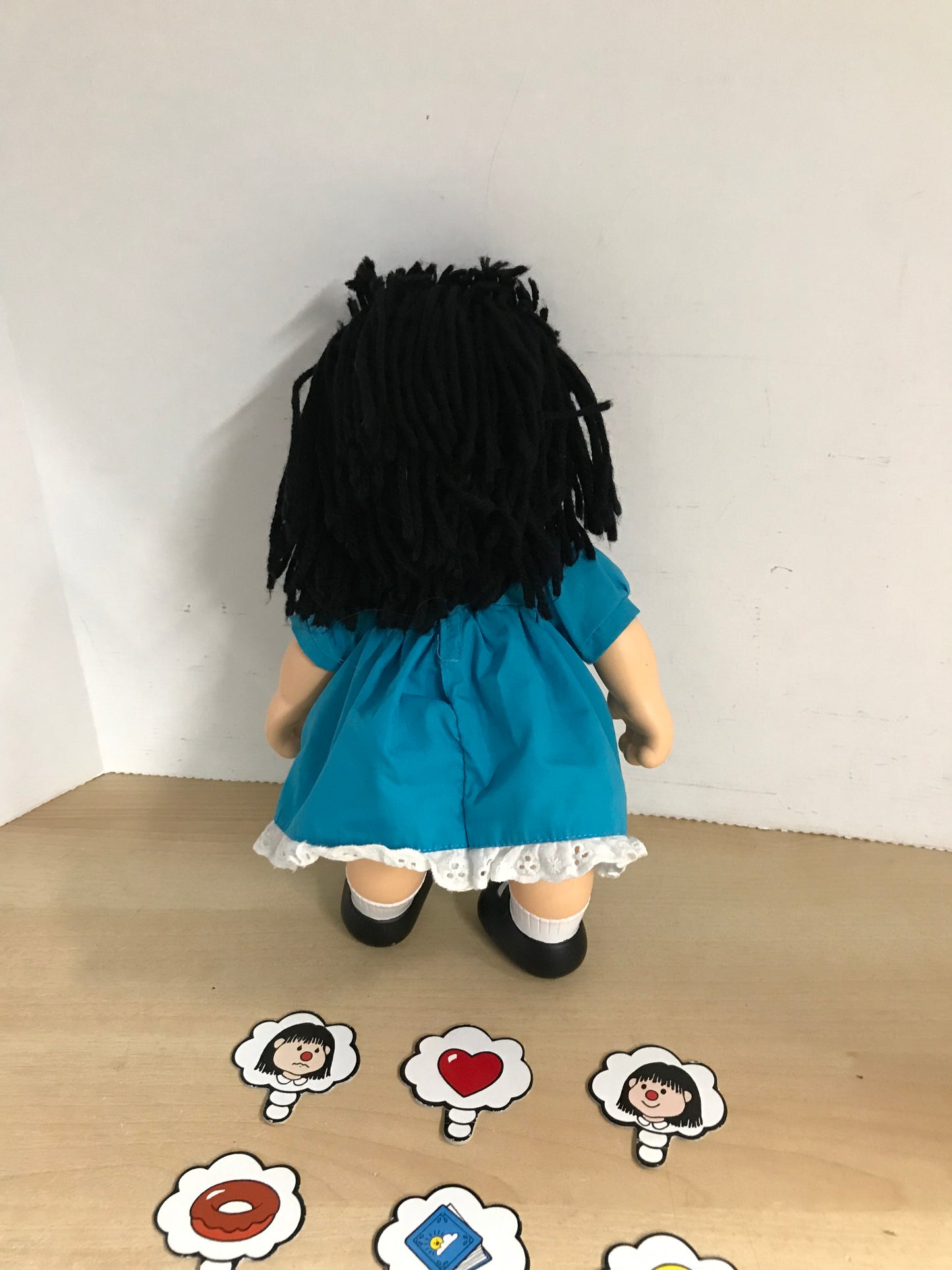 1996 Vintage MOLLY DOLL PLAYMATES BIG COMFY COUCH 14 IN VINYL With All 6  THOUGHT BUBBLES RARE