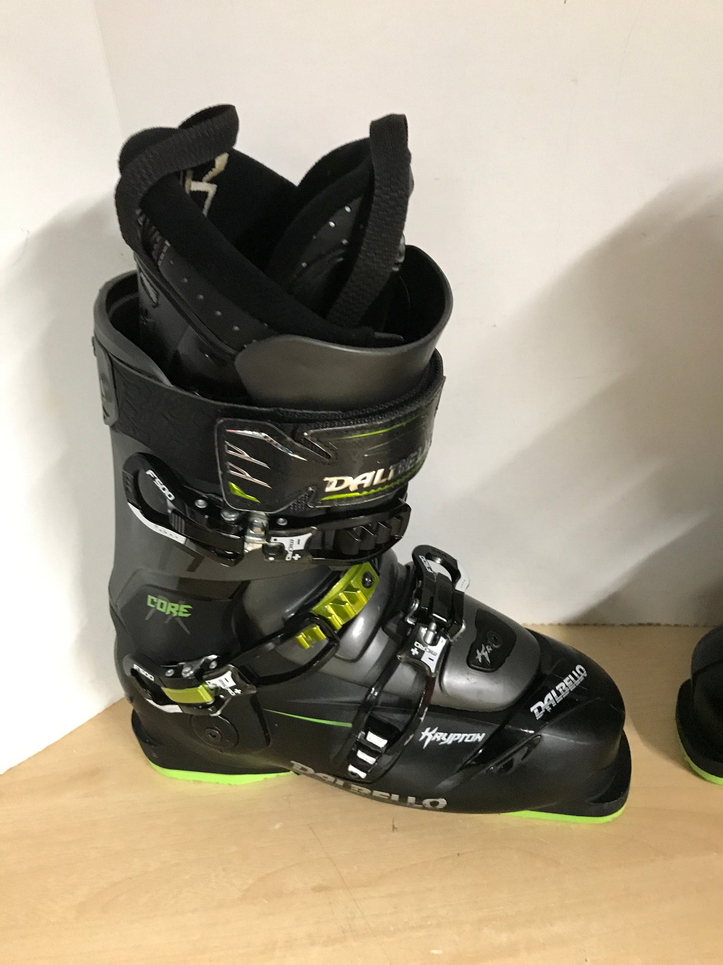 Ski Boots Mondo Size 26.5 Men's Size 8 Ladies Size 9  307 mm Dalbello Krypton Black Lime Excellent