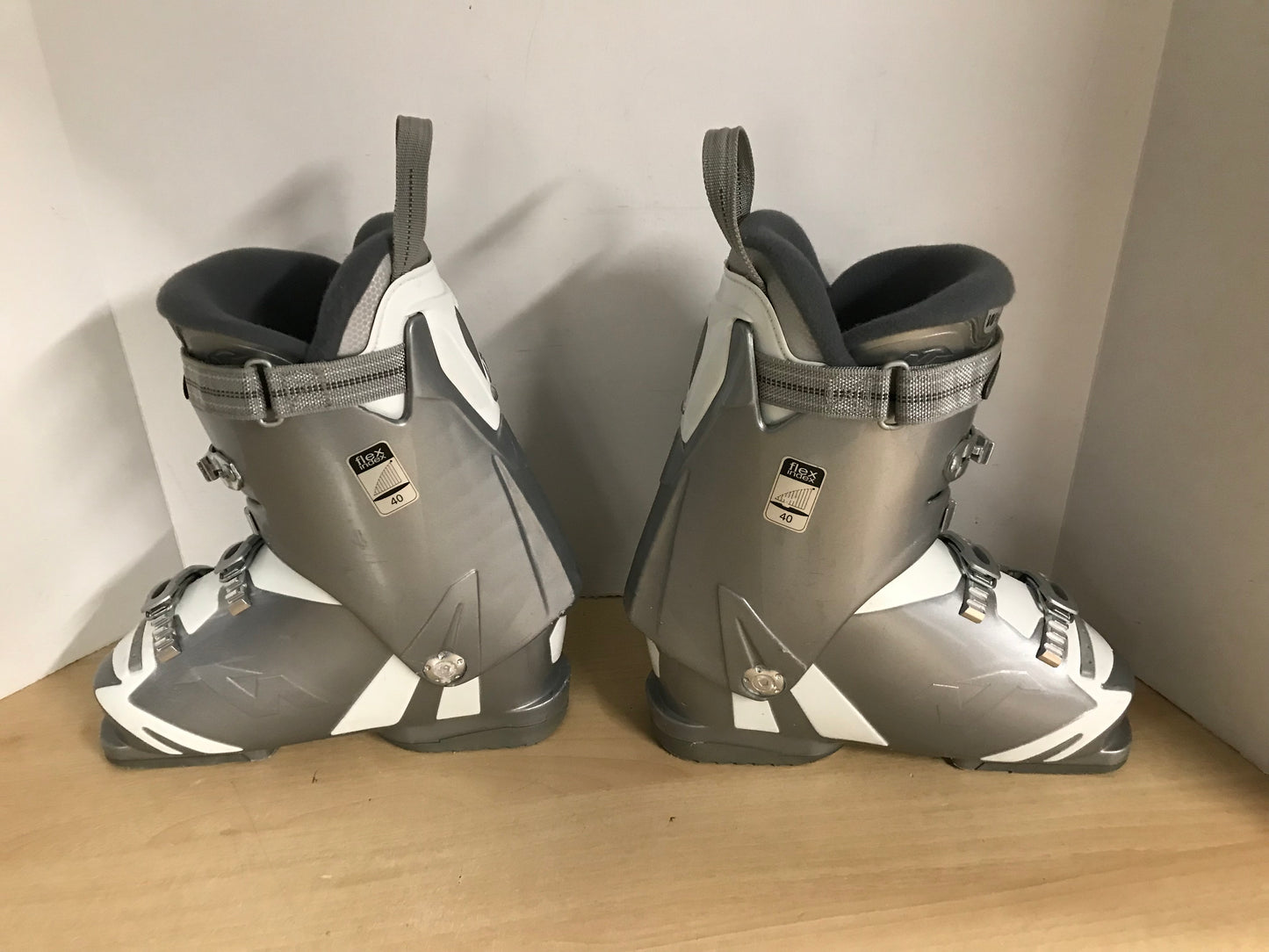 Ski Boots Mondo Size 24.5 Ladies Size 7  283 mm Nordica Olypia Grey Blue With Glitter Excellent