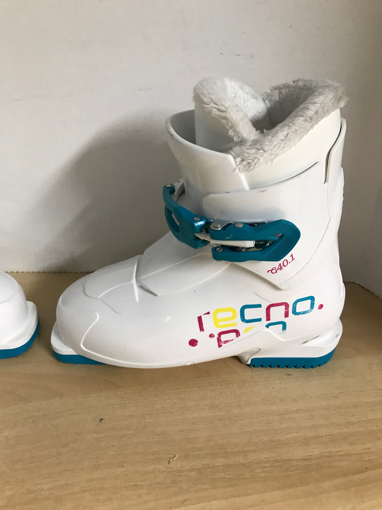 Ski Boots Mondo Size 21.5 Child Shoe Size 3-4 262 mm Tecno Pro White Pink Teal NEW Demo