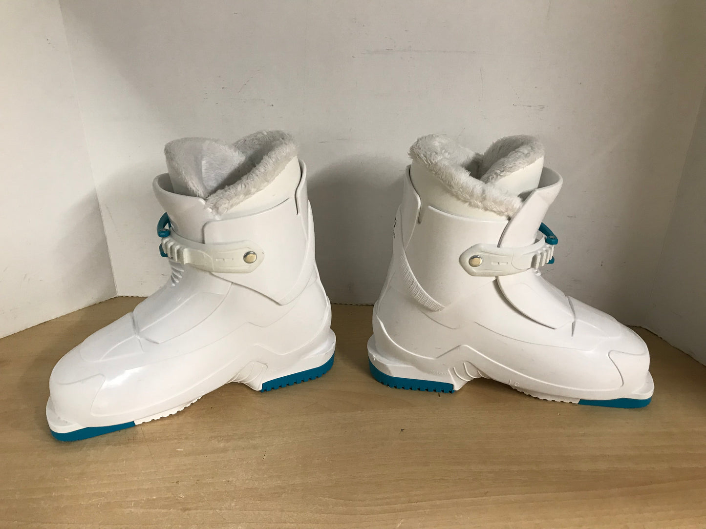 Ski Boots Mondo Size 21.5 Child Shoe Size 3-4 262 mm Tecno Pro White Pink Teal NEW Demo