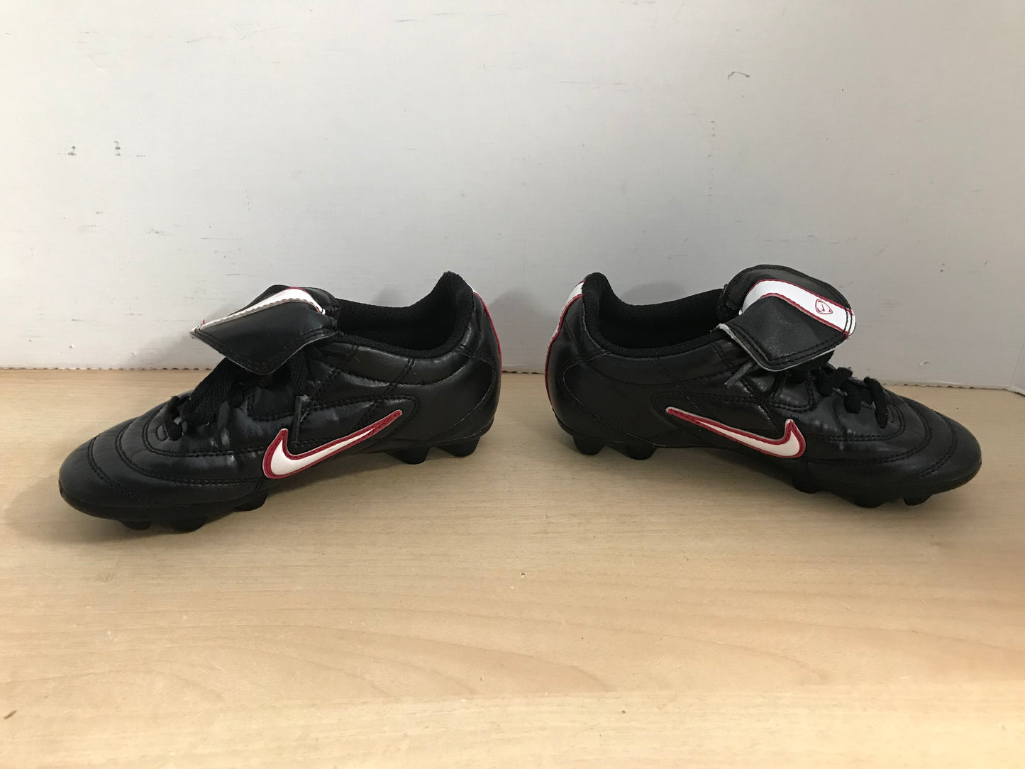 Soccer Shoes Cleats Child Size 12 Nike Red Black