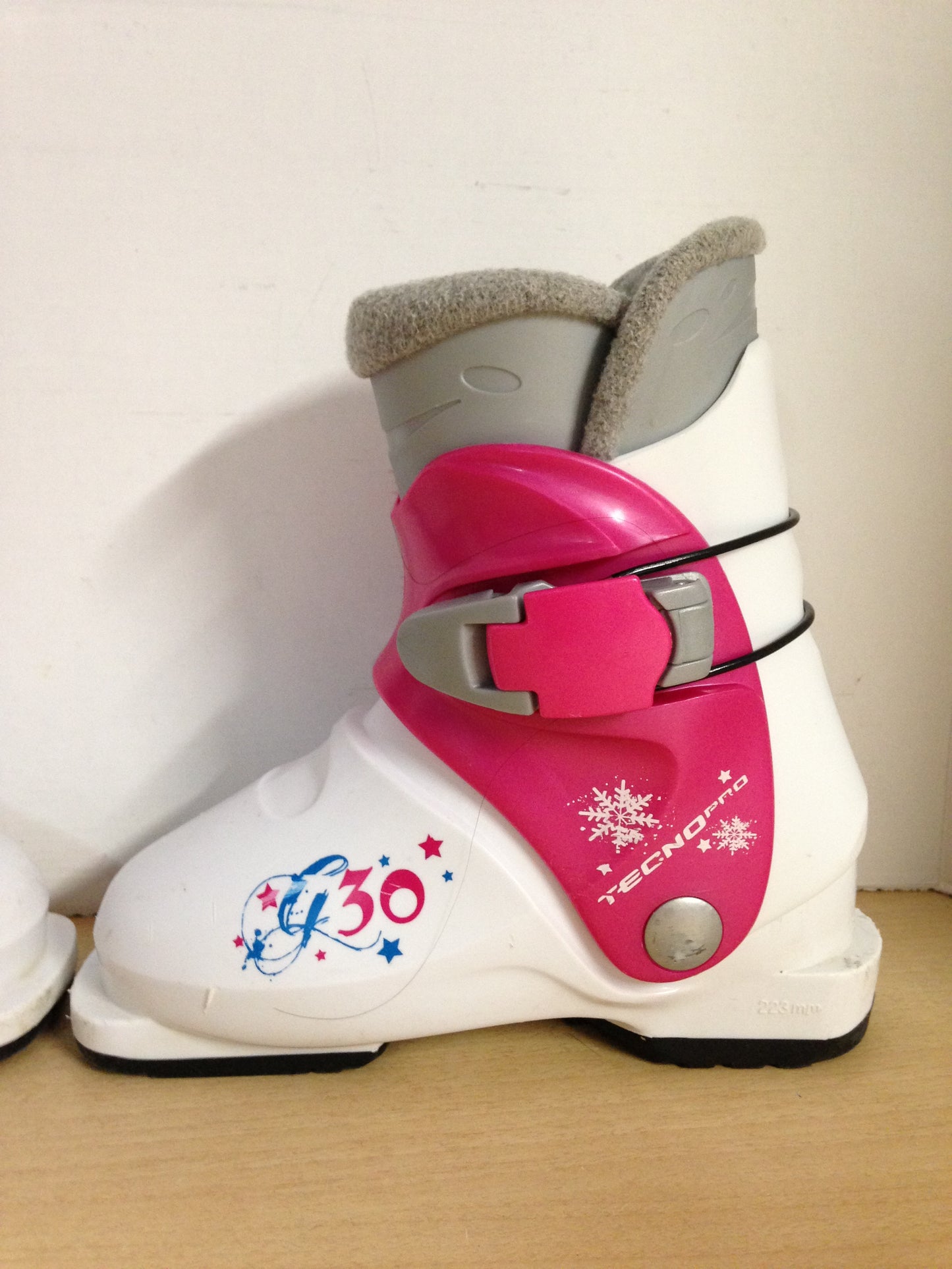 Ski Boots Mondo Size 18.0 Child Size 12 223 mm Tecno Pro G30 Pink White