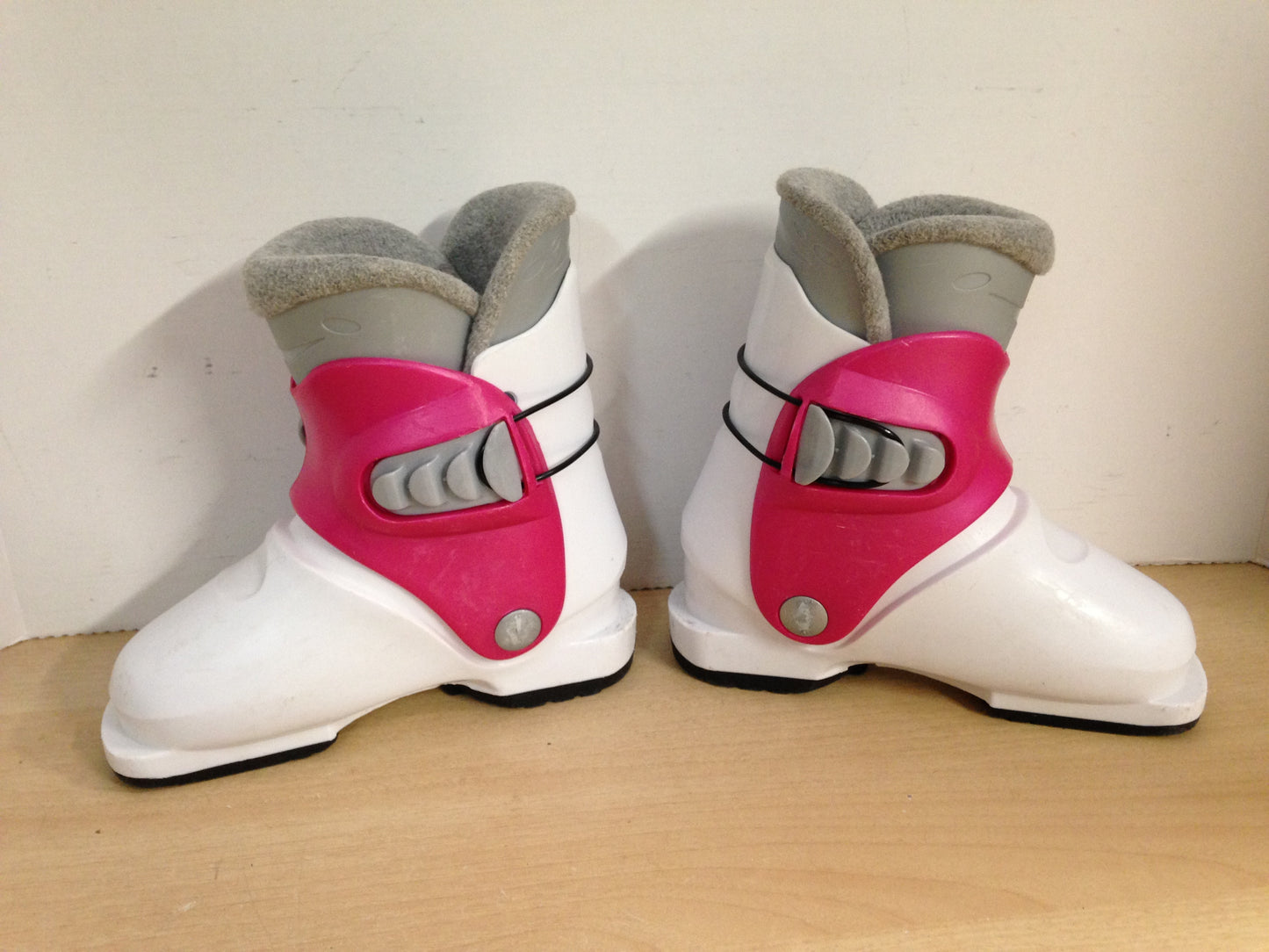 Ski Boots Mondo Size 18.0 Child Size 12 223 mm Tecno Pro G30 Pink White