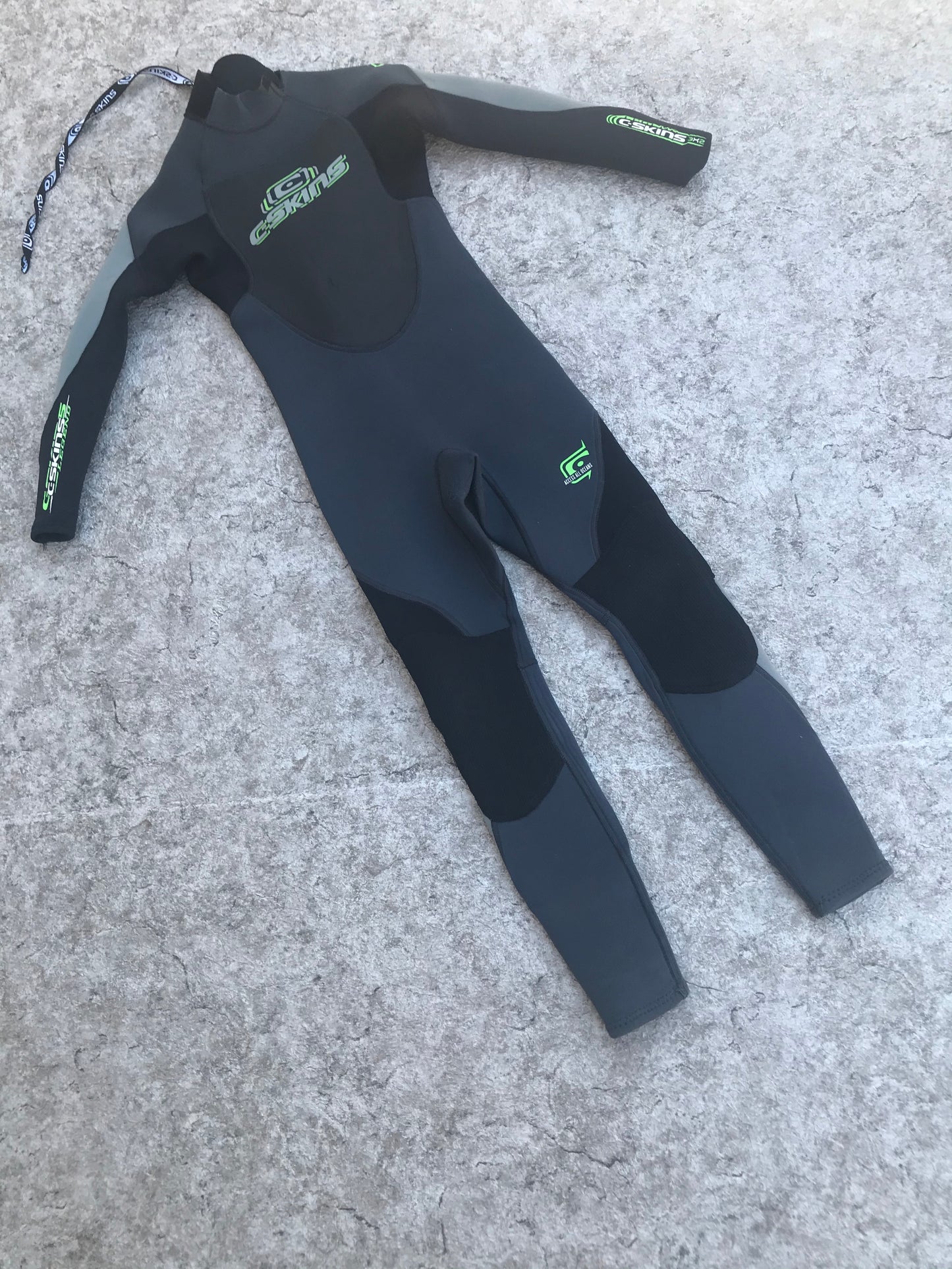 Wetsuit Child Size 8-10 Full 3-2 mm Piece Of Neck Removed Rest Excellent