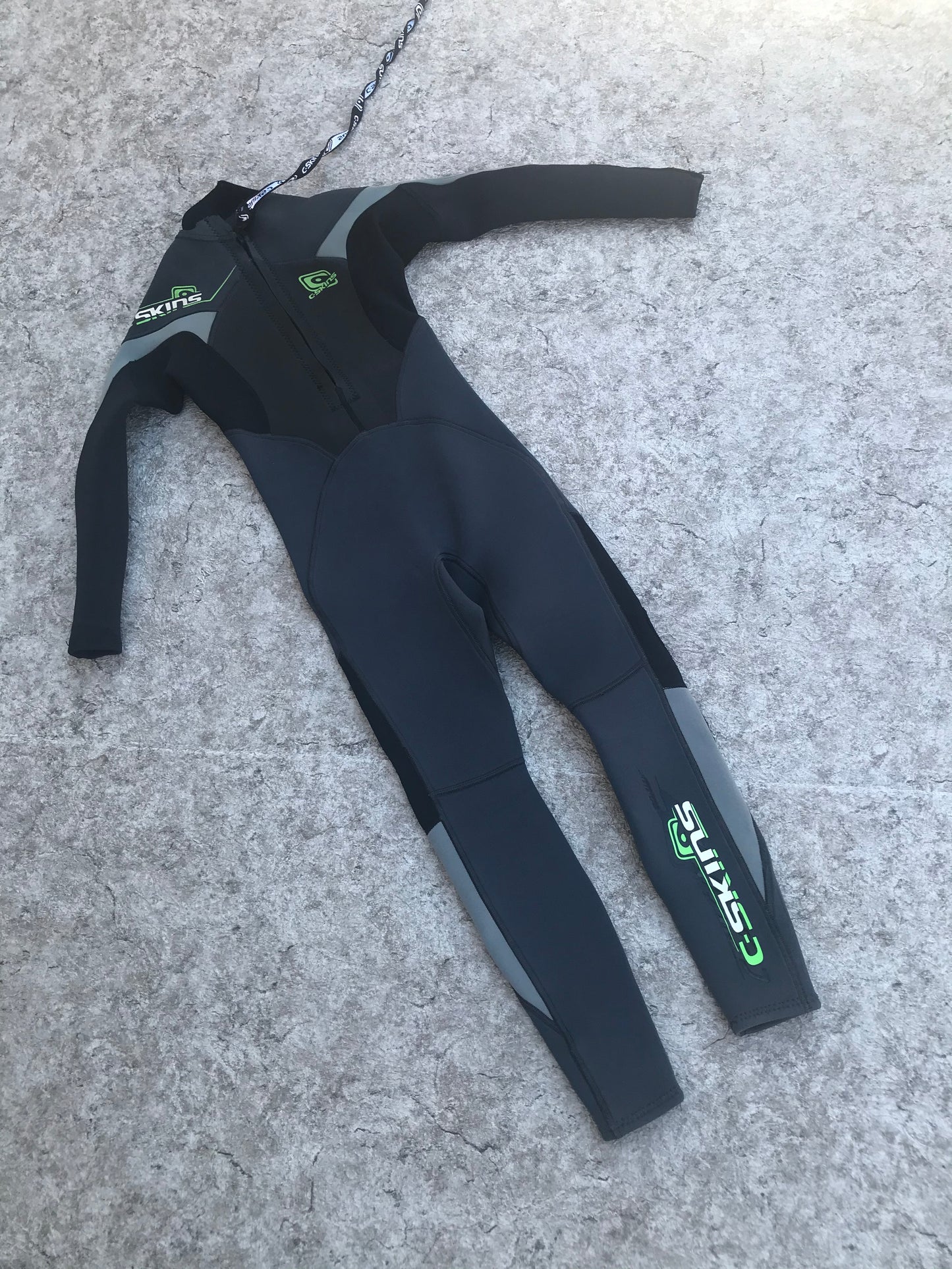 Wetsuit Child Size 8-10 Full 3-2 mm Piece Of Neck Removed Rest Excellent