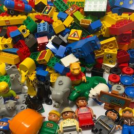 40 Year Collection 929 Pc Mostly Vintage Some Newer Lego Brand Duplo Most Accessories Are Vintage