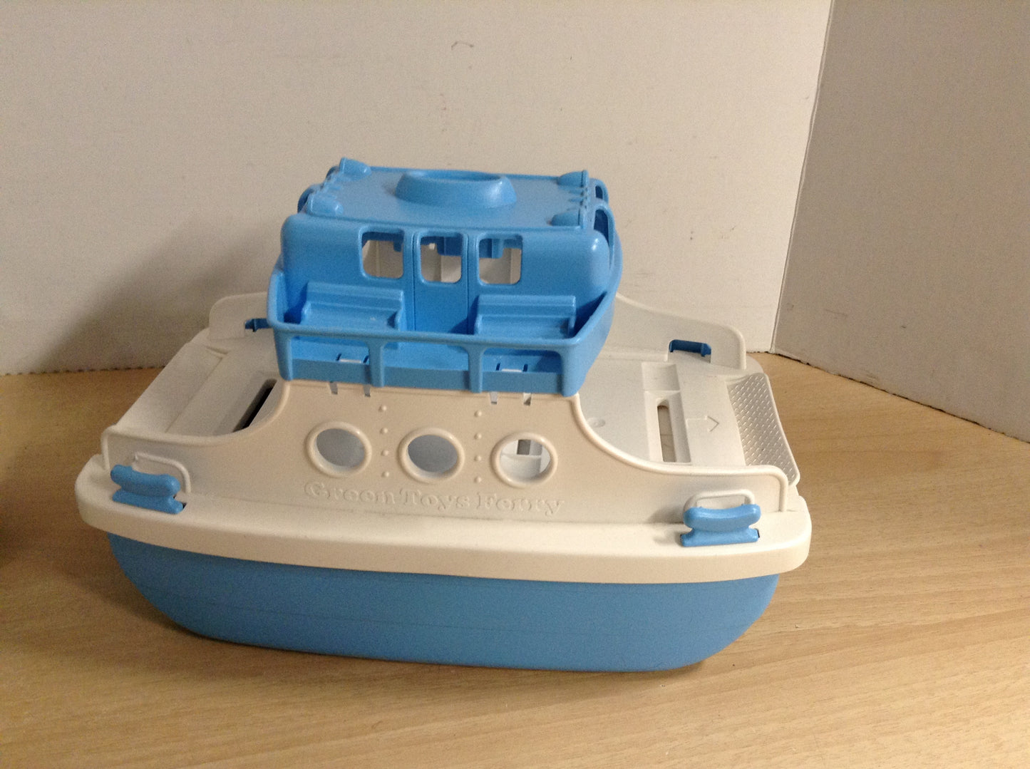 3 Green Toys Bathtub Tug Boat and Ferry With Under Water Shark