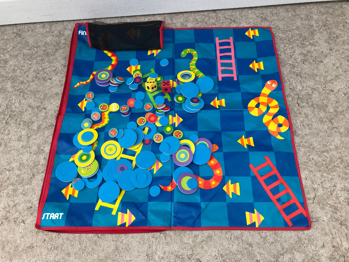 Alex Games Child Play Mat 3 Games in 1 Indoor Outdoor Zip Up Case Age 3+ Excellent