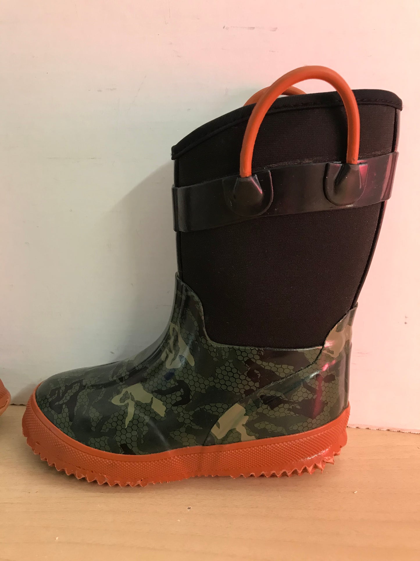 Bogs Style Child Size 8 Toddler Neoprene Rubber Rain Winter Boots Camo Black Green As New