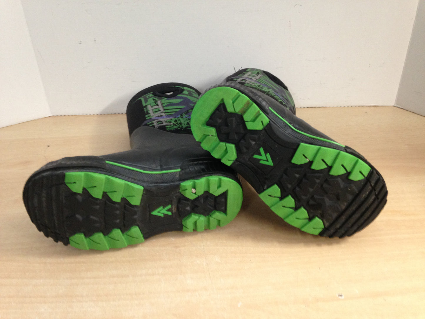 Bogs Style Child Size 1 Neoprene Rubber Boots Green Black Purple Excellent