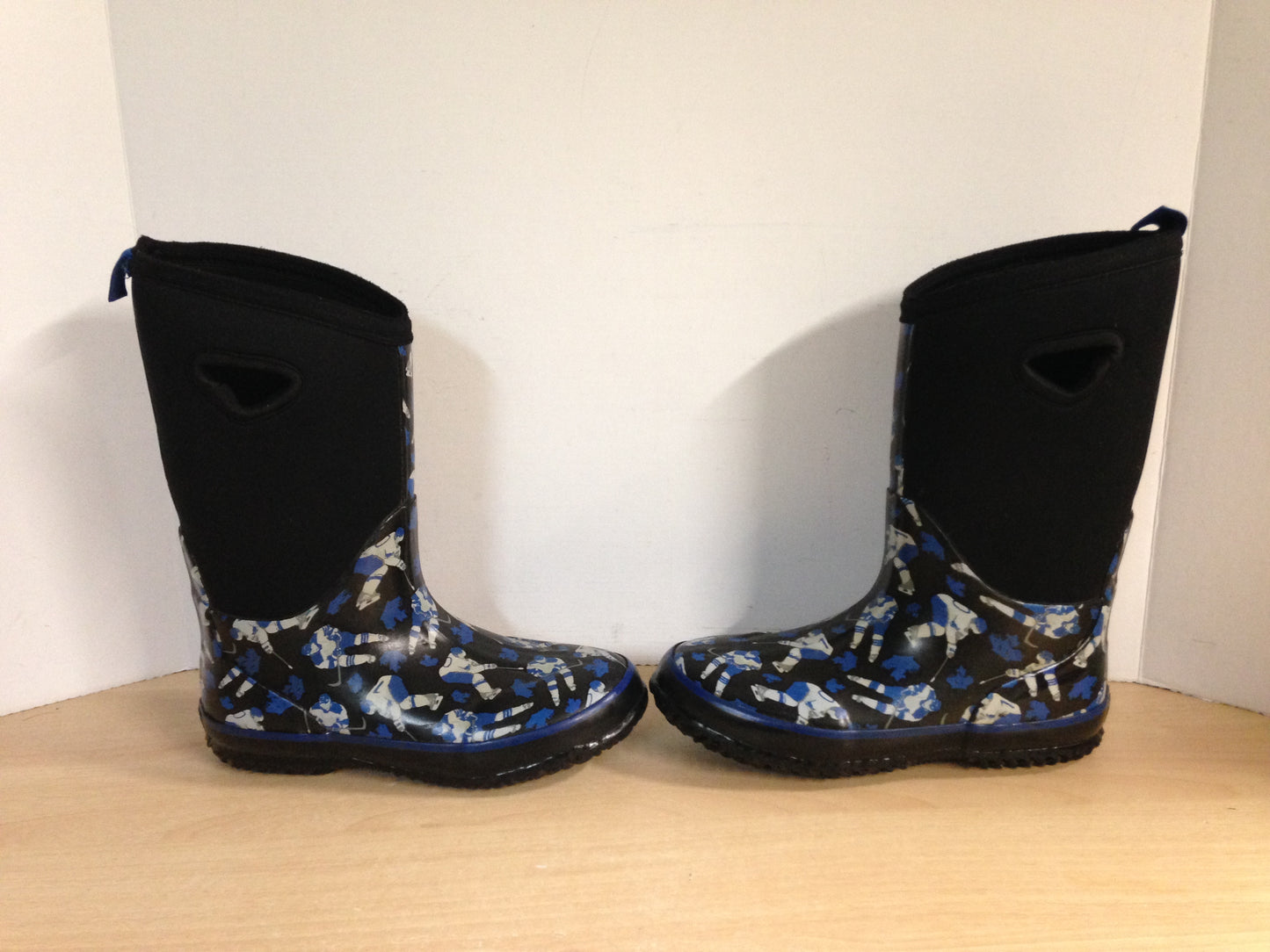 Bogs Style Child Size 4 Storm Neoprene Rubber Rain Winter Boots Waterproof Black Blue Hockey Excellent