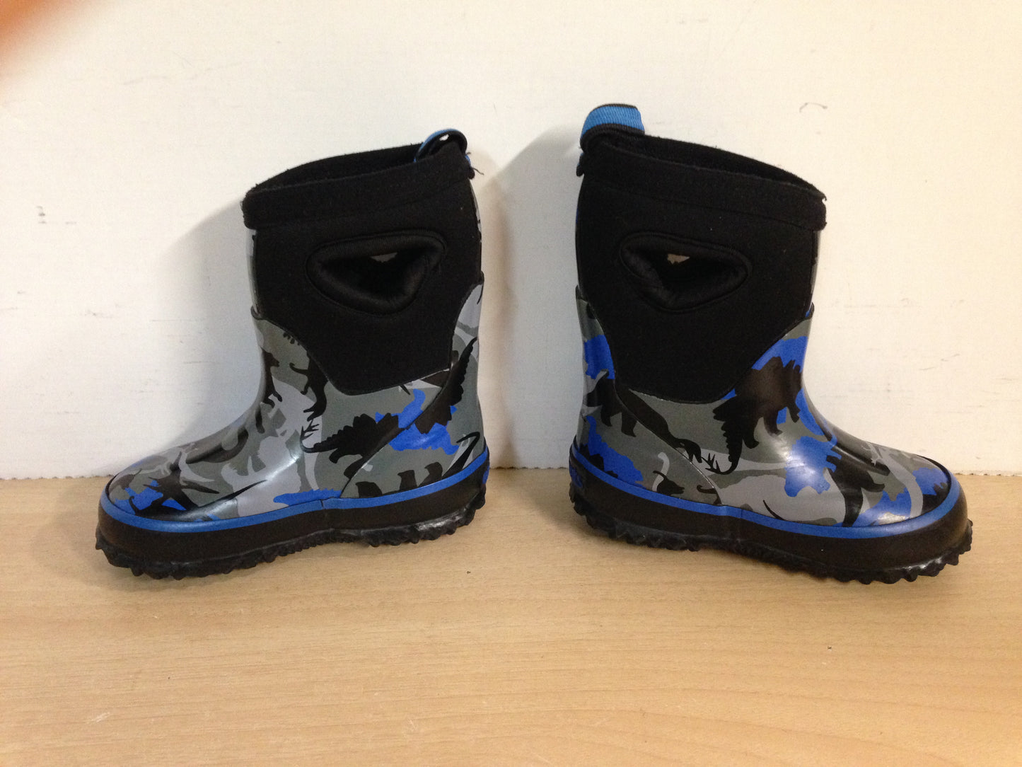 Bogs Style Child Size 5 Toddler Neoprene Rubber Rain Winter Boots Multi Black and Blue As New