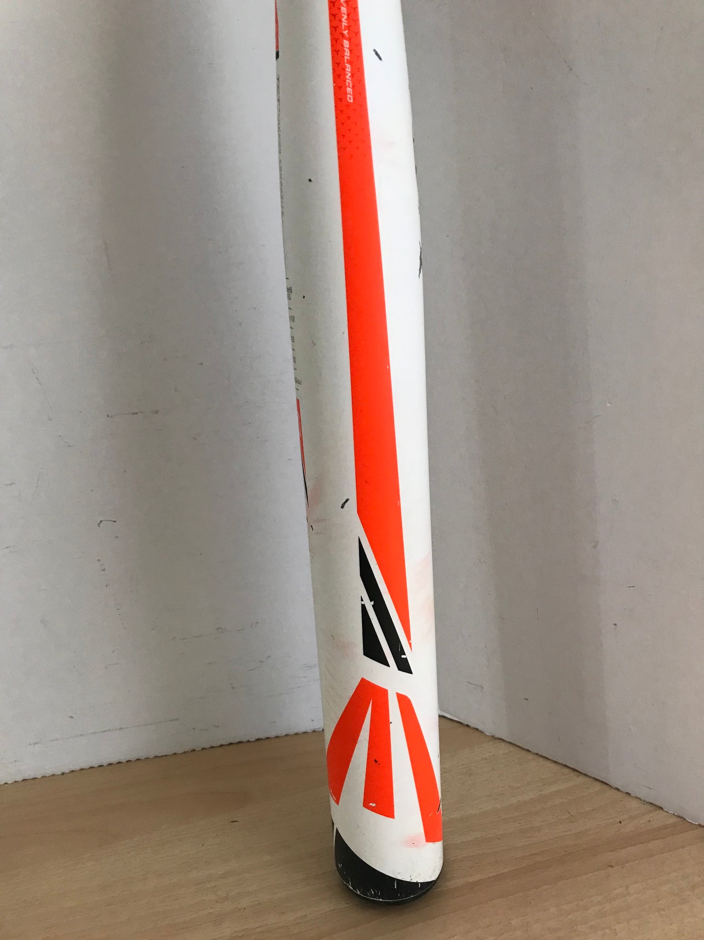 Baseball Bat 33 Inch 23 oz Easton Mako Zero Vibration Softball Fast Pitch White Orange
