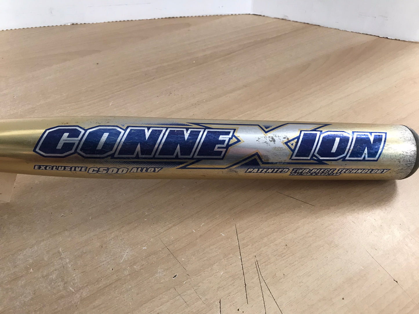 Baseball Bat 34 inch 28 oz Easton Conne Xion Champion Softball Gold Blue