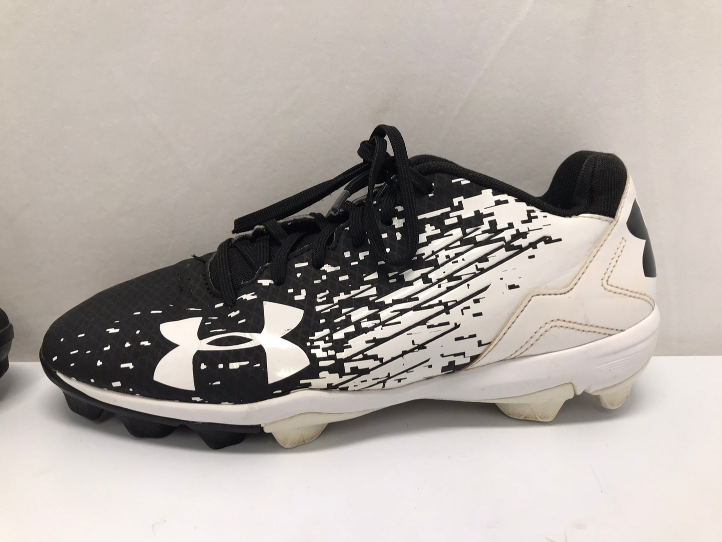 Baseball Shoes Cleats Child Size 6 Youth Under Armour Black White Excellent