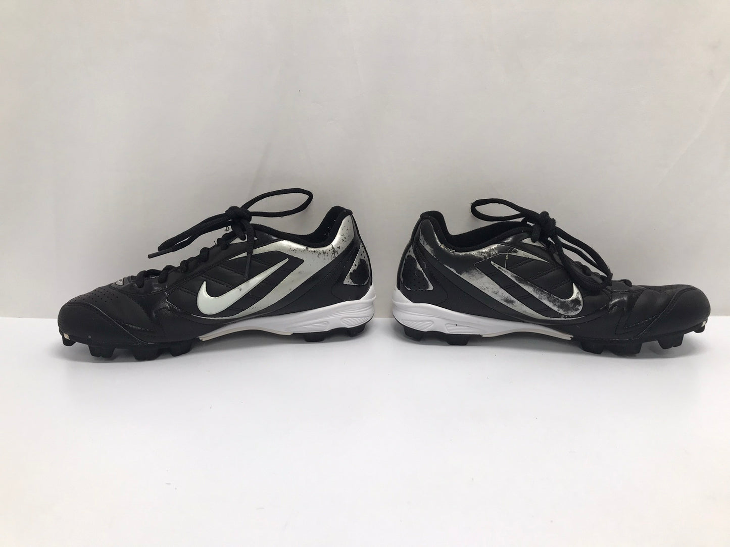 Baseball Shoes Cleats Men's Size 6 Nike Black White Some Marks