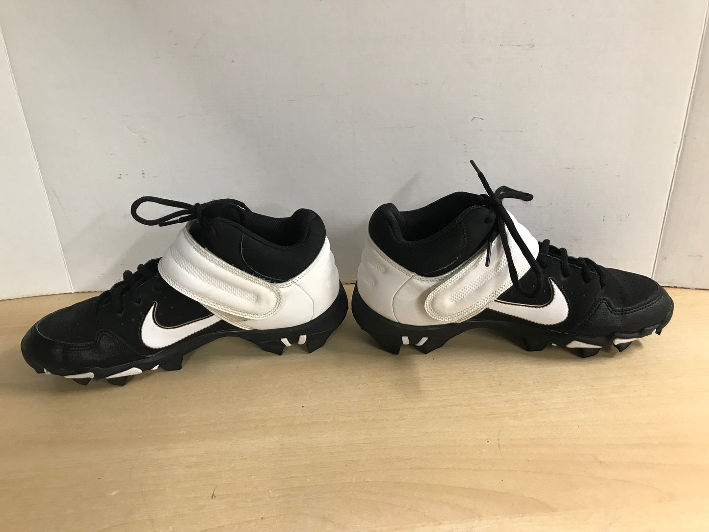 Baseball Shoes Cleats Men's Size 7 Nike Fast Flex Black White Excellent Quality