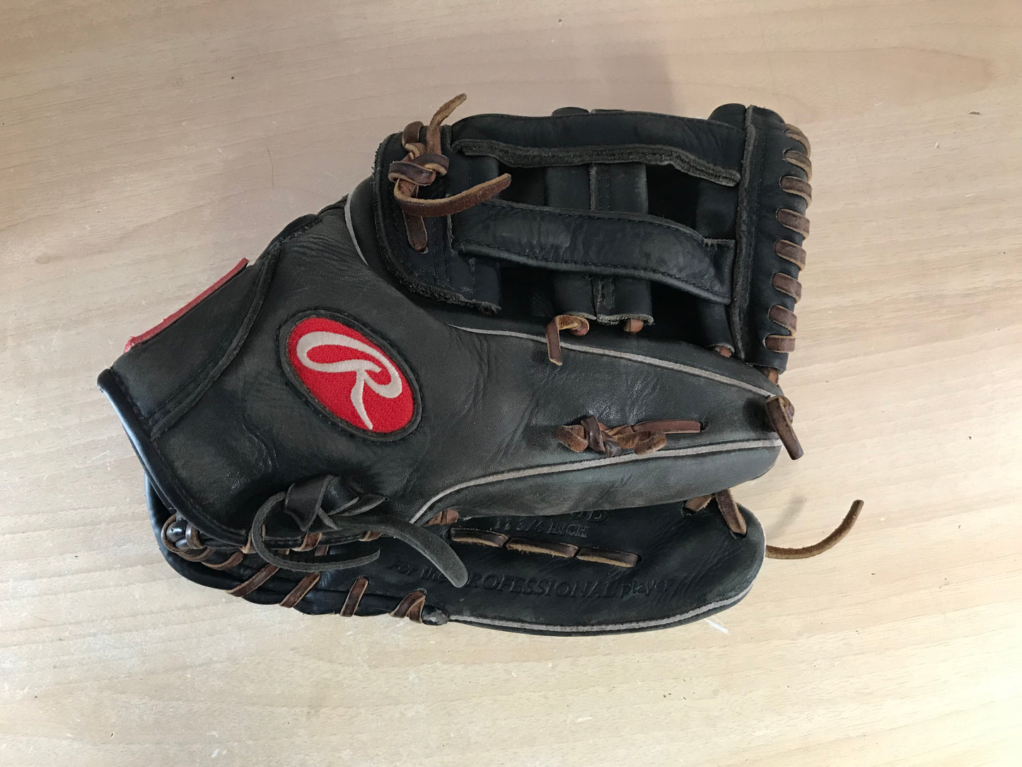 Baseball Glove Adult Size 11.75 inch Rawlings Black Leather Fits on Left Hand