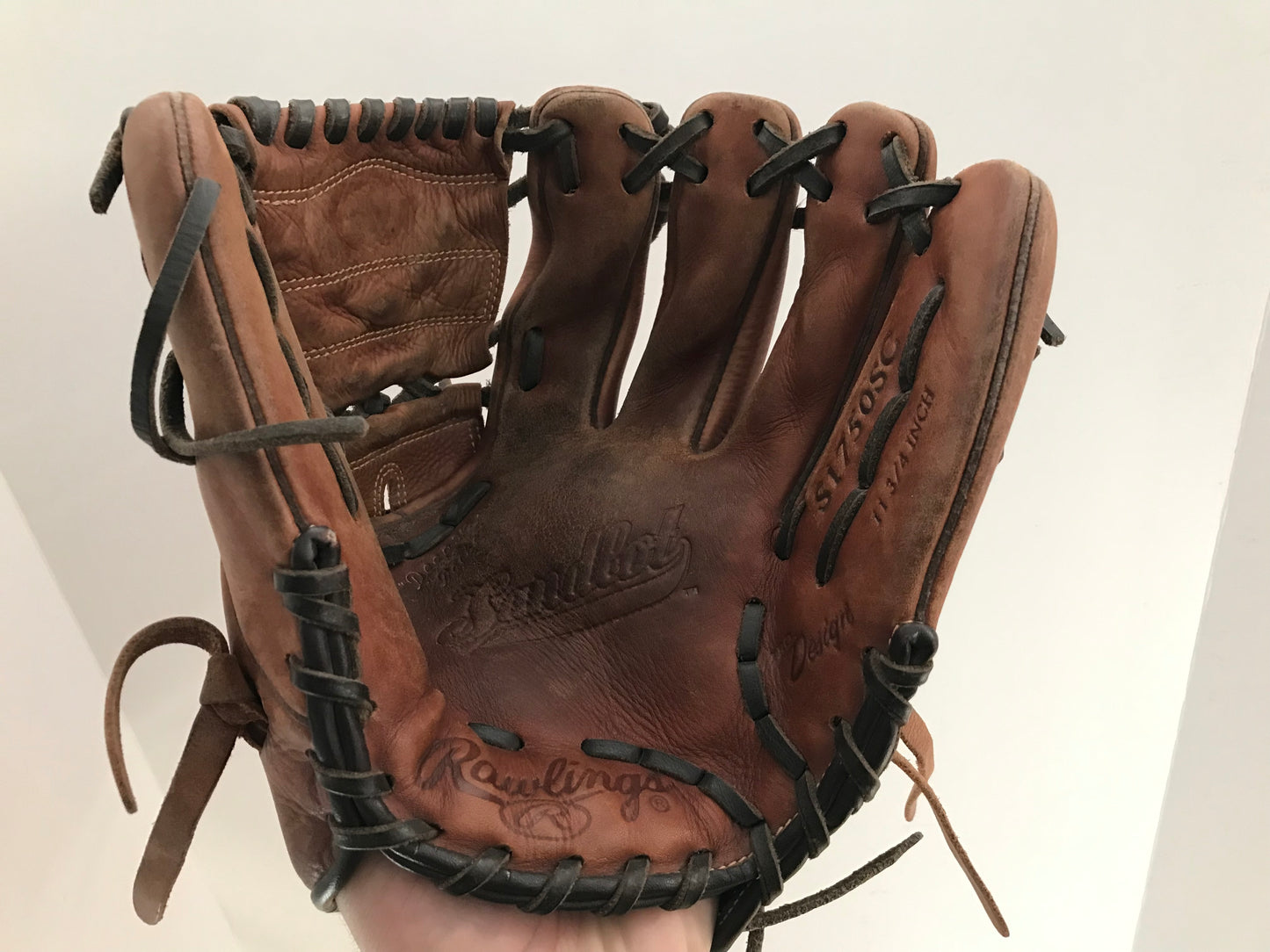 Baseball Glove Adult Size 11.75 inch Rawlings Brown Leather Fits on Left Hand Excellent Quality