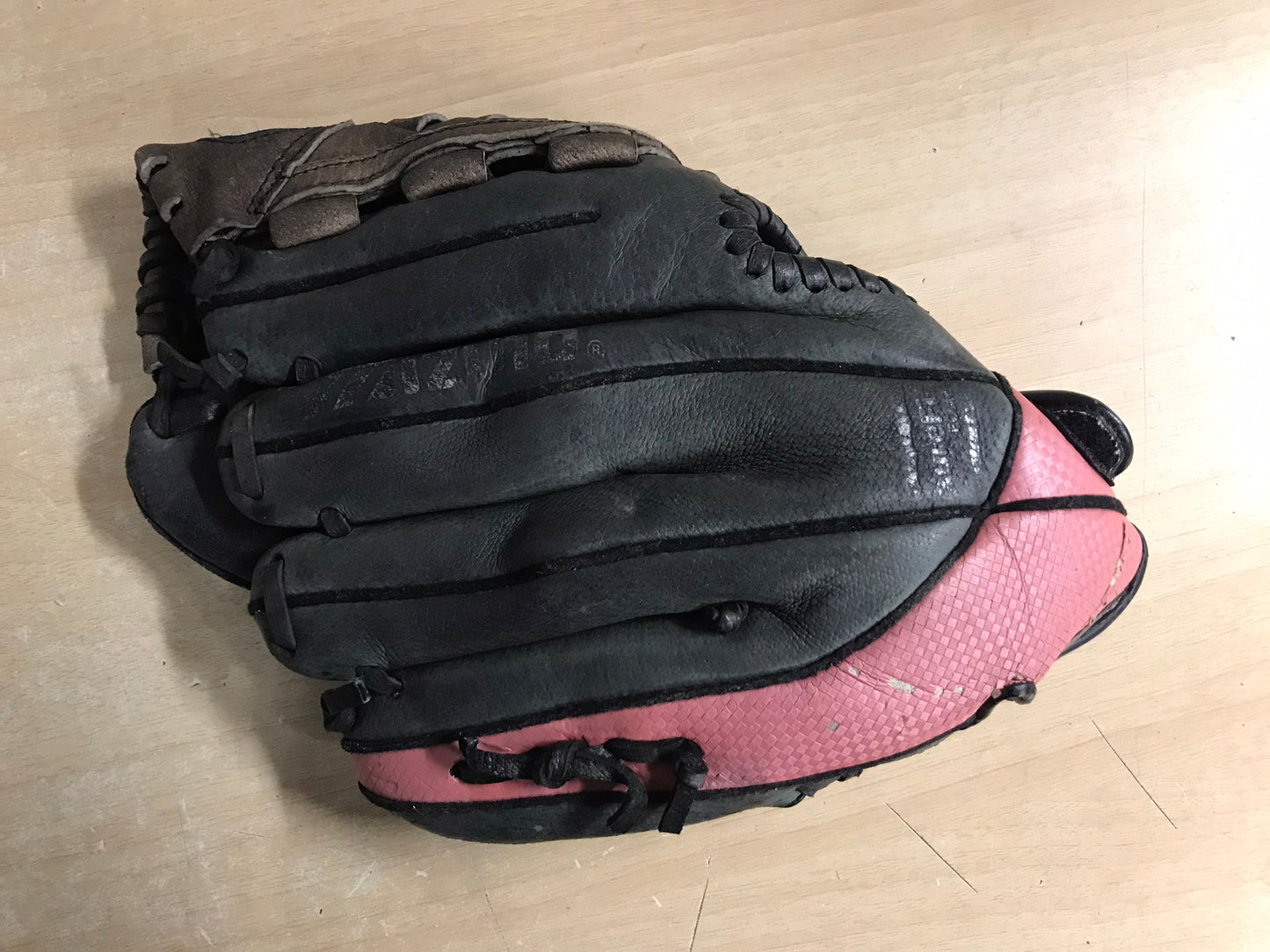 Baseball Glove Adult Size 11 inch Mizuno Black Pink Leather Fits on Left Hand